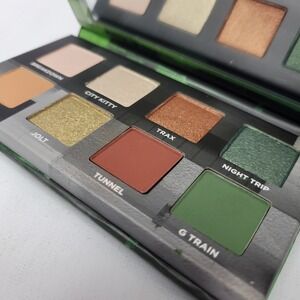 NEW No Box Urban Decay On the Run‎ G TRAIN Eyeshadow Palette 8 Shades Mirror